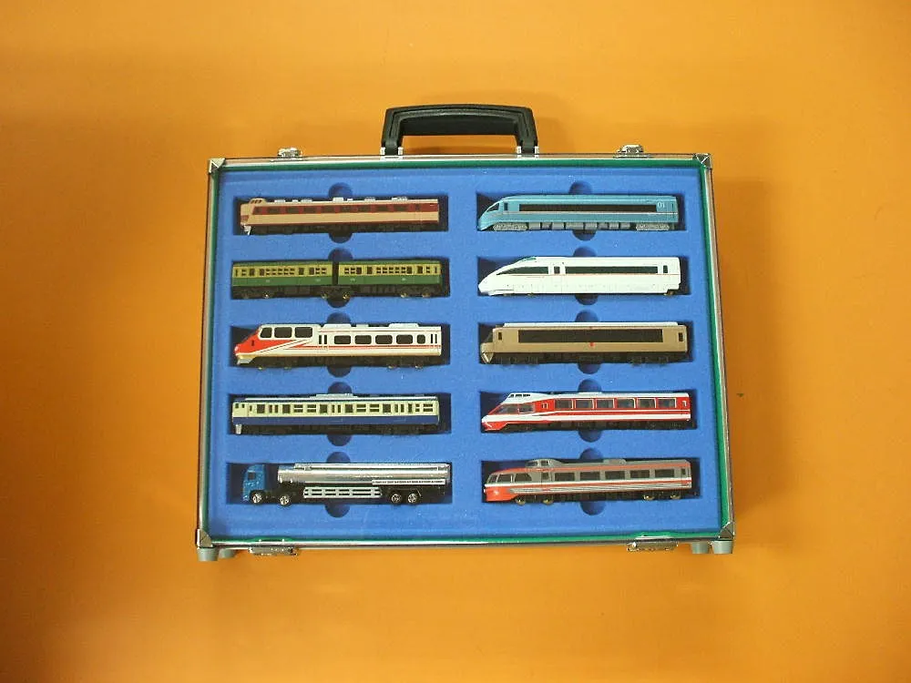 蓋がアクリルで出来た中が見えるケースです。